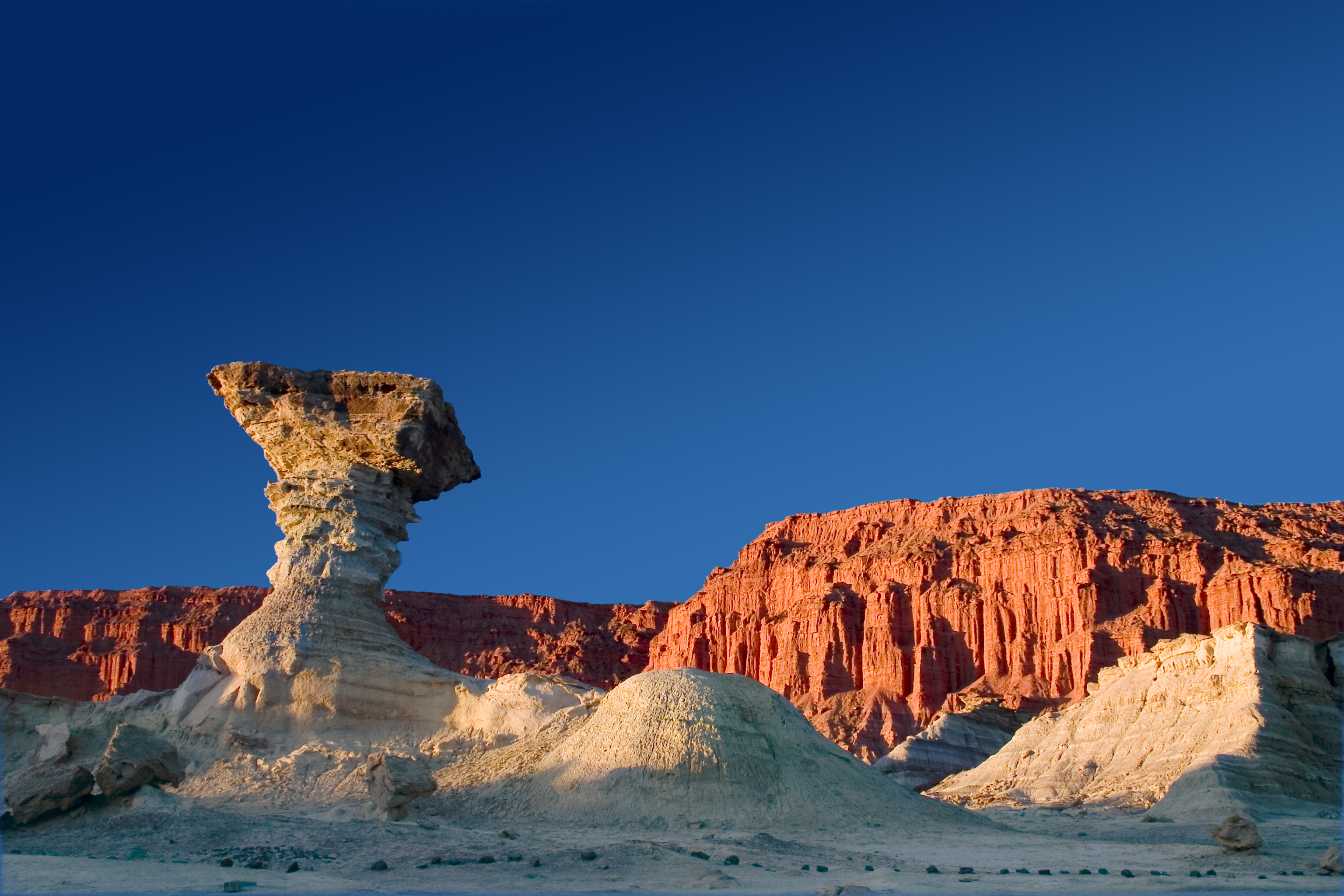 TALAMPAYA CON LUNA LLENA, LAGUNA BRAVA Y VALLE DE LA LUNA