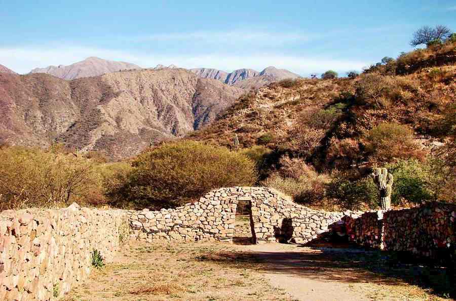 CATAMARCA CON CAMPO DE PIEDRA PÓMEZ Y BALCÓN DE PISSIS